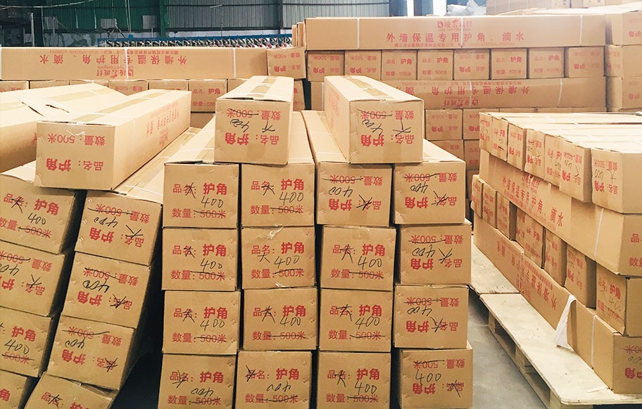護(hù)角滴水生產(chǎn)車間